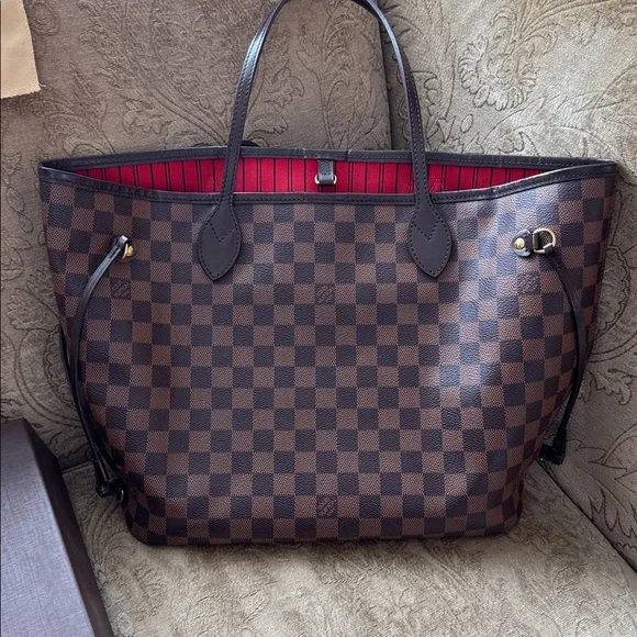 Louis Vuitton Neverfull Tote with Matching Wristlet - Picture 8 of 16